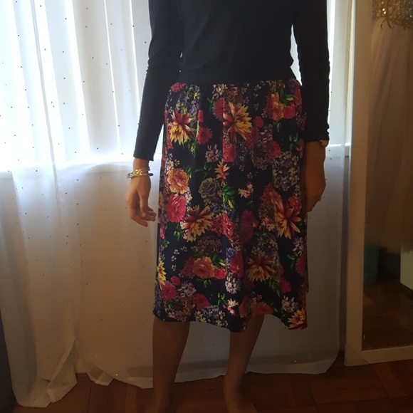 Navy blue womens flowered skirt - Picture 3 of 4